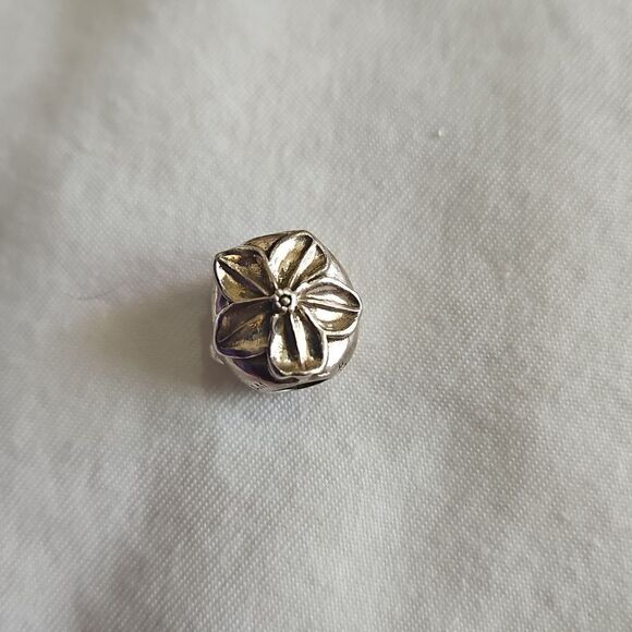 Chamilia Sterling Silver Flower Charm - Picture 15 of 16